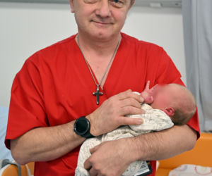 Pan Grzegorz to pierwszy położny w Polsce! Zdradza, jak oszukał system, by pomagać rodzącym kobietom