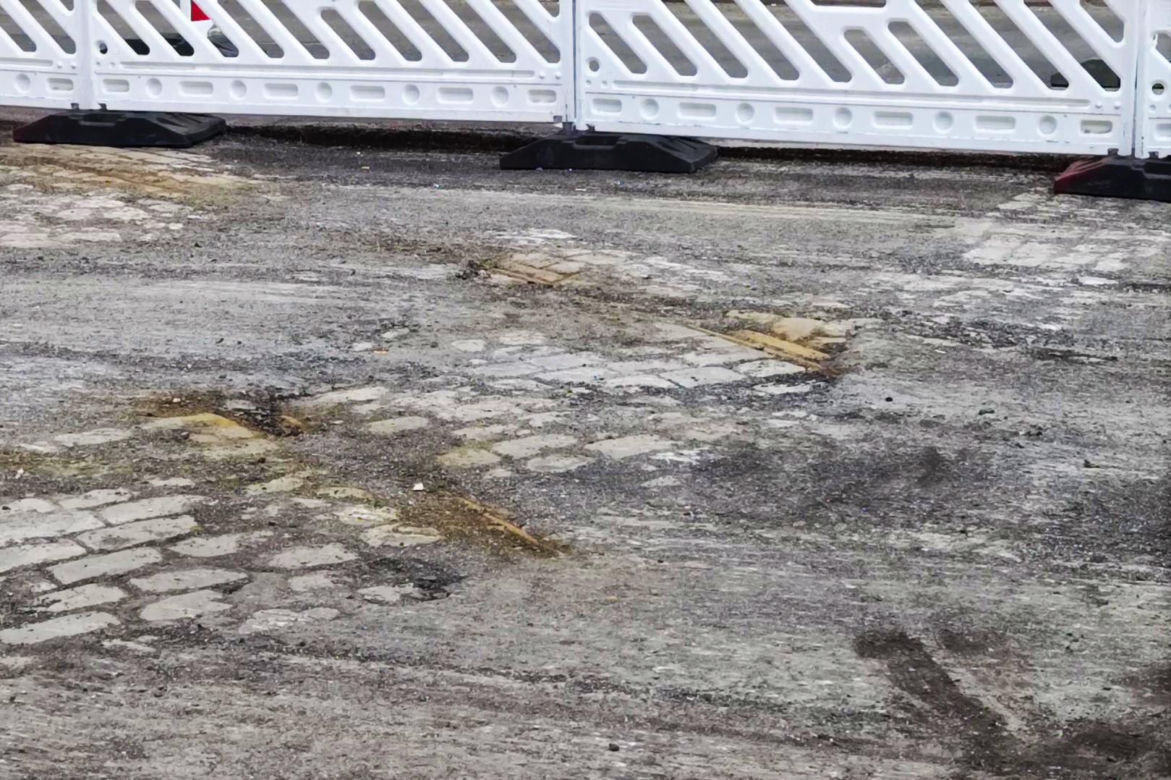 Przedwojenne torowisko tramwajowe na ul. Emilii Plater