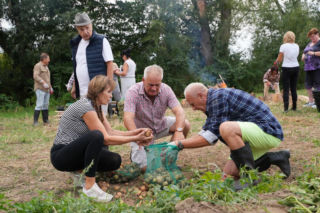 Aleksander z Sanatorium miłości zaskoczył wyznaniem. Za kierownicą traktora usiadł po raz pierwszy