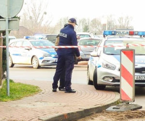 Piątnica. Ewakuacja mieszkańców. Znaleziono niewybuch. Na miejscu są saperzy z Orzysza