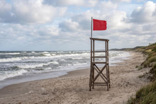 Sinice Pogorzelica. Czy w Pogorzelicy można się kąpać 24.08? Flaga, warunki pogodowe