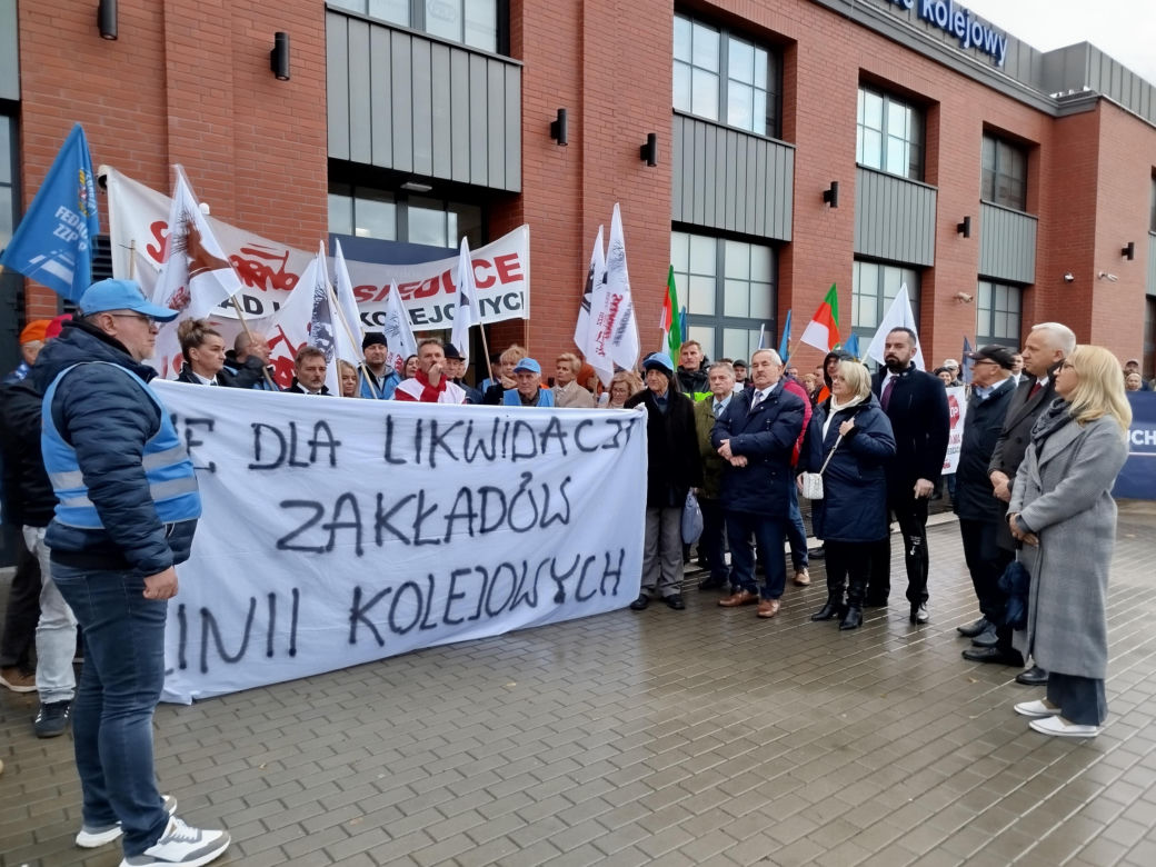 Pracownicy Zakładu Linii Kolejowych pikietowali w Siedlcach! Poparli ich siedleccy radni