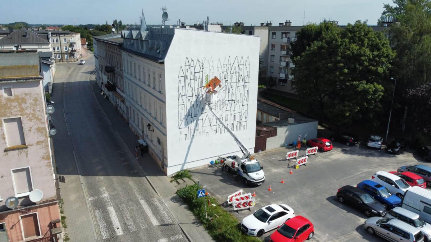Hospicjum "Kolory" i ich mural na kamienicy w Lesznie