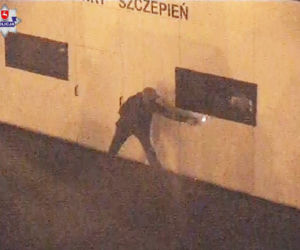 Zamość: Podpalił punkt szczepień. Trwa obława!