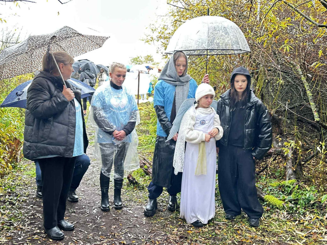 Mama cierpi po stracie Mai. Codziennie odwiedza miejsce znalezienia zwłok. Co powiedziałaby mordercy córki?