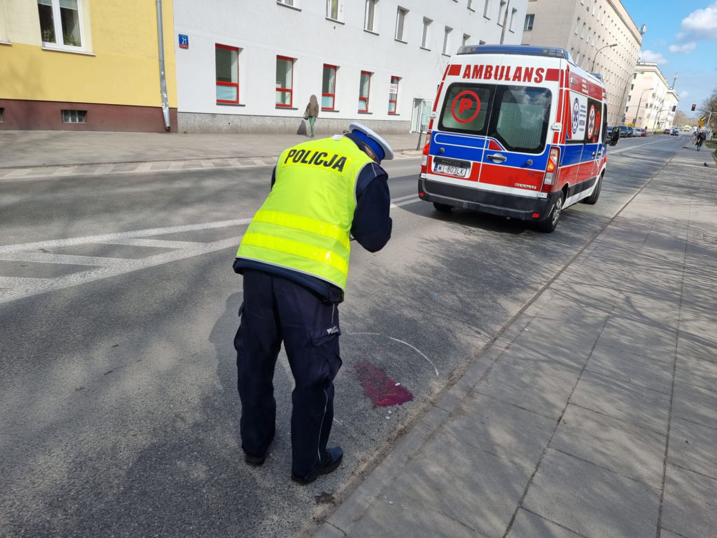 Koszmarny wypadek na Wiatracznej. Piesza wpadła pod miejski autobus