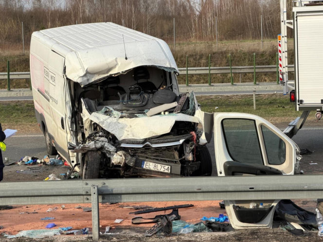 Wypadek na S17. Dwie osoby w szpitalu, jedna zginęła