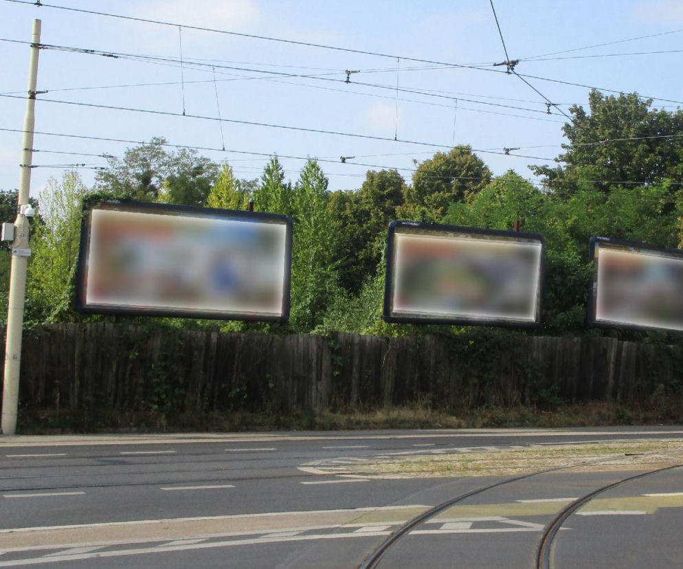 Kolejne nielegalne reklamy zniką z ulic Poznania