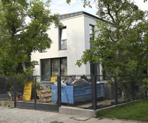 Smutny widok domu Kaczyńskiego. Willa na Żoliborzu się sypie