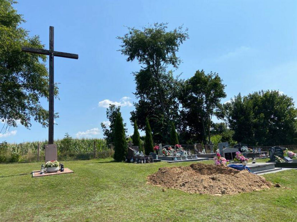 Pogrzeb 14-letniego Ernesta. Tłumy pożegnały bohatera w malutkim kościele