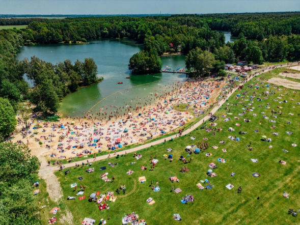 Lazurowa woda i piaszczyste plaże. Oto najpiękniejsze kąpieliska