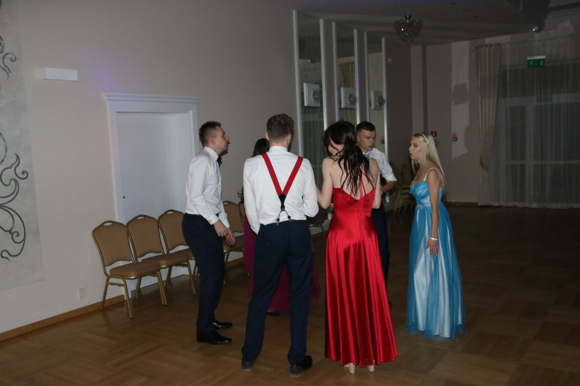 Zabawa studniówkowa Technikum nr 10 w Rzeszowie. Tak bawili się tegoroczni maturzyści [GALERIA]