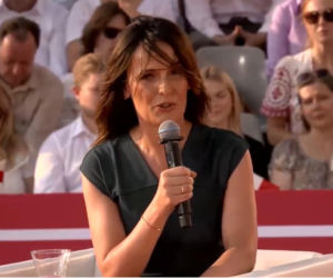Dorota Gawryluk na debacie przed Pałacem Prezydenckim