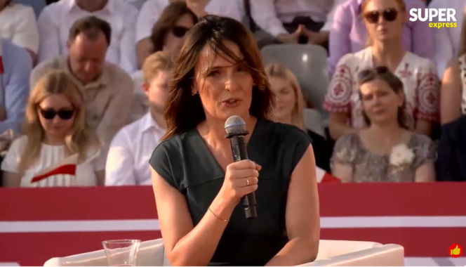Dorota Gawryluk na debacie przed Pałacem Prezydenckim