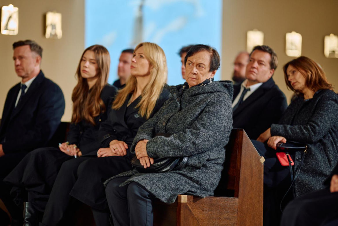 Na Wspólnej, odc. 4268. Żaneta (Anna Guzik), Helena (Małgorzata Peczyńska), Weronika (Renata Dancewicz), Mania (Zuzanna Kaszuba), Wojtek (Wojciech Błach), Michał (Robert Kudelski)
