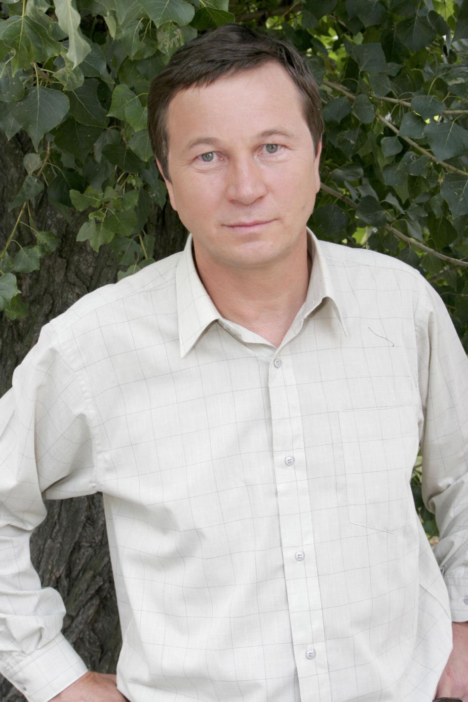 Piotr Cyrwus kiedyś i dziś. Tak przez lata zmieniał się aktor znany z roli Ryśka w "Klanie"