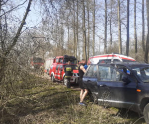 Płock. „Bus wpadł do rzeki, 4 osoby wyciągnięte z pojazdu”. Skandaliczne zachowanie zgłaszającego! [ZDJĘCIA]