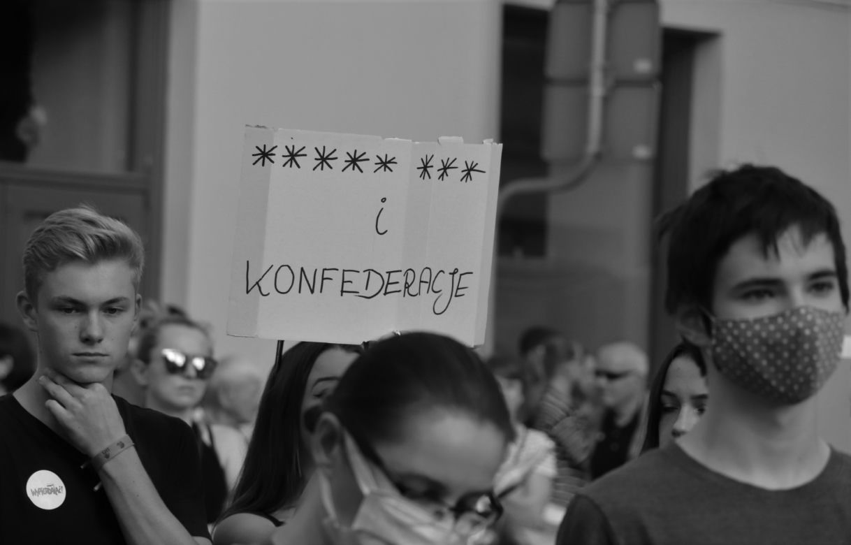 Torunianie protestują przeciwko przegłosowaniu Lex TVN