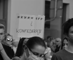 Torunianie protestują przeciwko przegłosowaniu Lex TVN