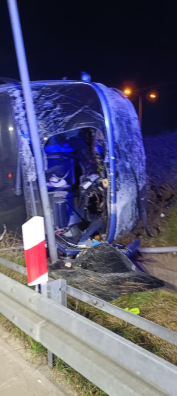 Katastrofa autokaru w Warszawie, jest wielu poszkodowanych. Na oczach ratowników doszło do kolejnej tragedii