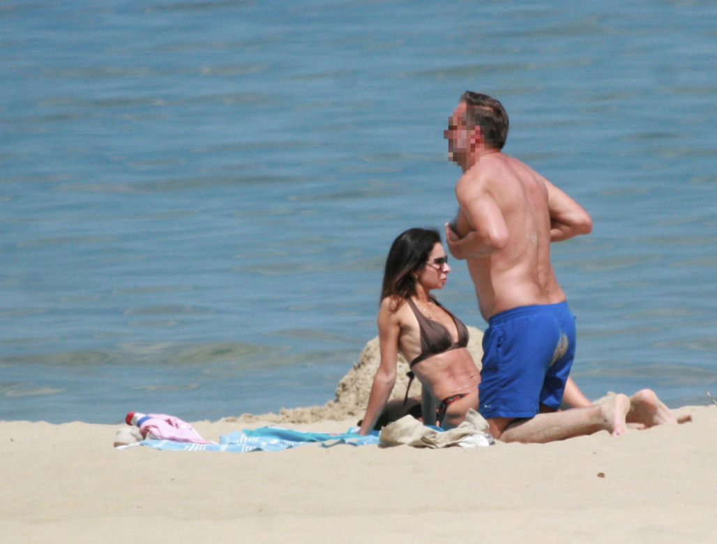 Marta Kaczyńska z mężem na plaży