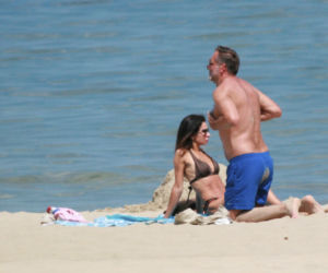Marta Kaczyńska z mężem na plaży