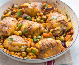 Nudny kurczak? Ten przepis to podróż do Maroka! Połączenie mięsa ze słodkimi morelami to hit