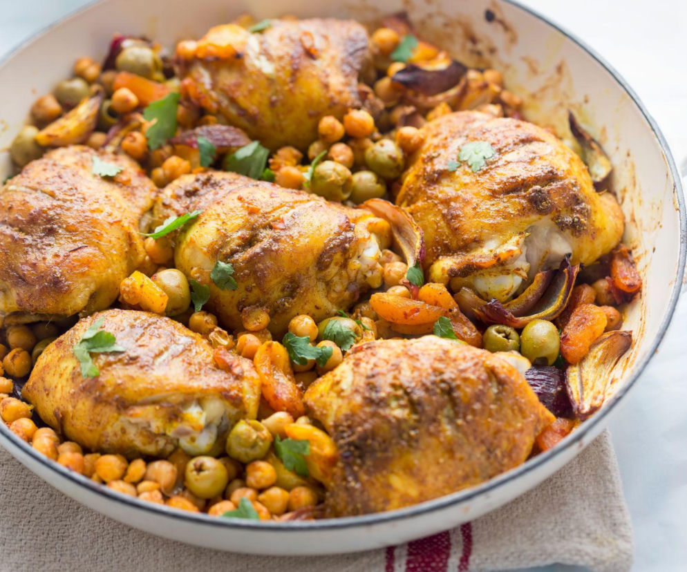 Nudny kurczak? Ten przepis to podróż do Maroka! Połączenie mięsa ze słodkimi morelami to hit