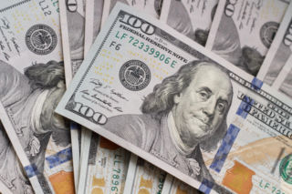 Złoty cały czas mocny, dolar tanieje