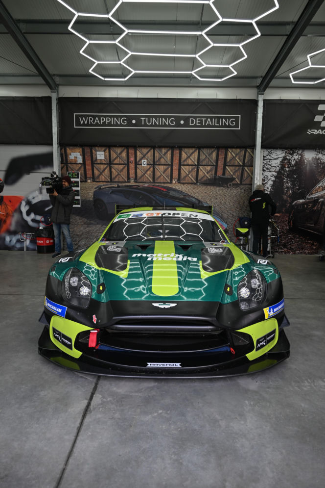 Aston Martin GT3 i GT4 w pracowni w  Ługwałdzie pod Olsztynem