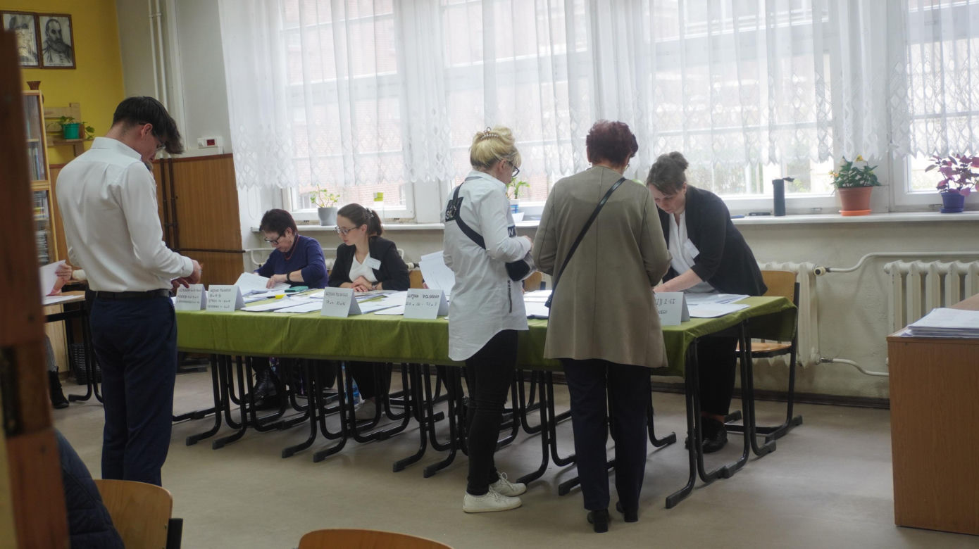Wybory samorządowe 2024. Olsztynianie ruszyli do urn. Zobacz zdjęcia