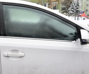 Gołoledź paraliżuje Polskę