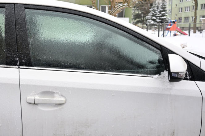 Gołoledź paraliżuje Polskę