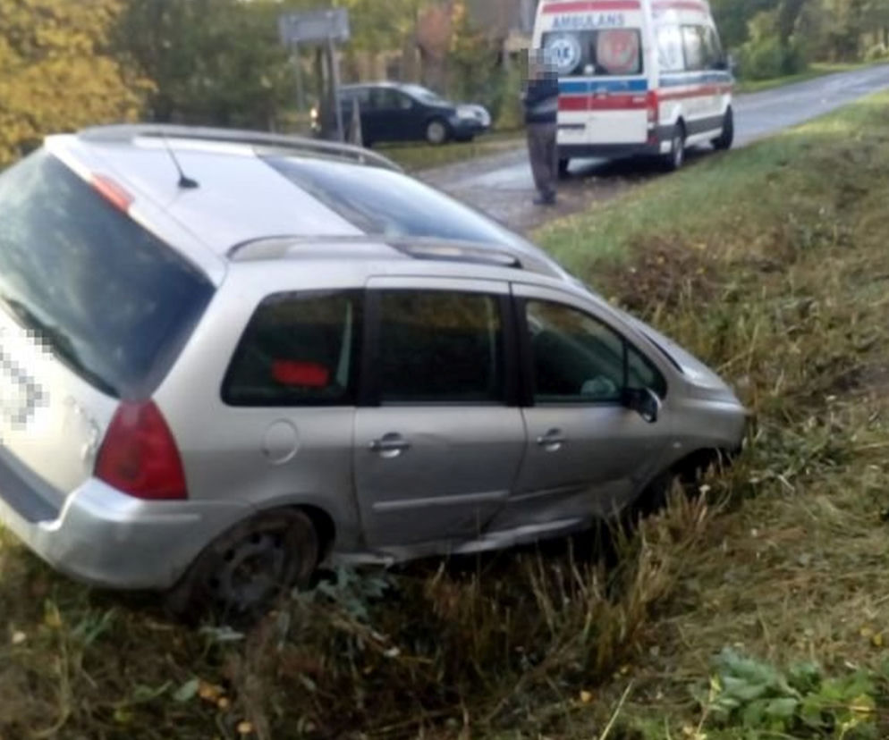 PIJANY OJCIEC wiózł dwójkę dzieci! Do kontroli zatrzymał się... w rowie