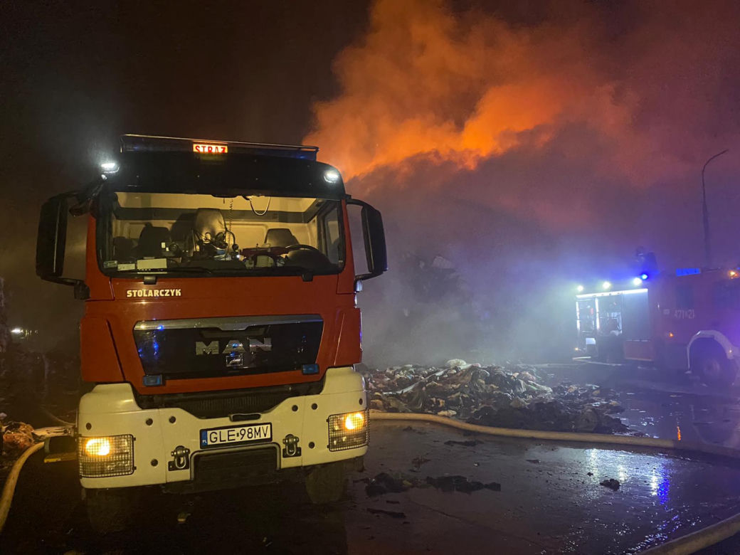 Płonie składowisko tekstyliów w Kamieńcu!