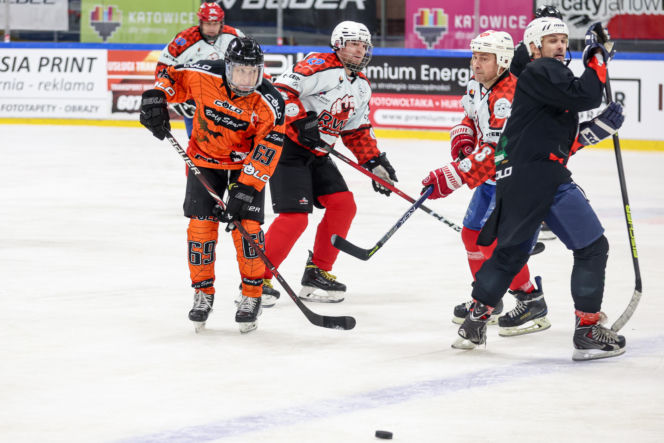 Mecz hokejowy Reprezentacji Artystów Polskich i Przedsiębiorców