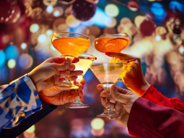 Modne i kolorowe drinki na sylwestra i karnawał. Poznaj najlepsze przepisy! 