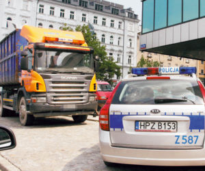 Śmieciarka zablokowała centrum!
