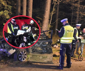 Toyota roztrzaskała się na drzewie. Zginęły młode piłkarki