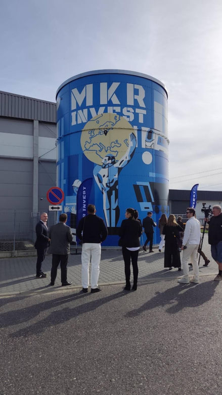 Powiat siedlecki: Nowy mural z wizerunkiem Atlasa „Jacka” powstał na zbiorniku przeciwpożarowym w Borkach Wyrkach przy trasie A2