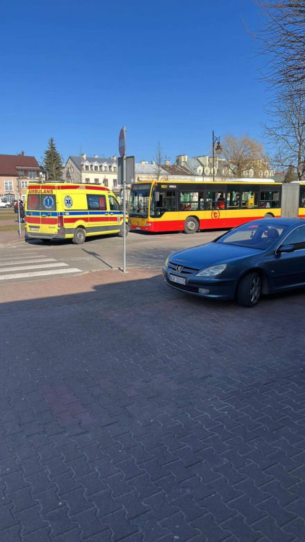 Tragedia w Górze Kalwarii. Nie żyje pasażerka autobusu