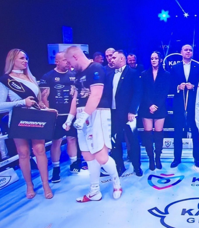 Skandal na gali boksu z Karolem Nawrockim