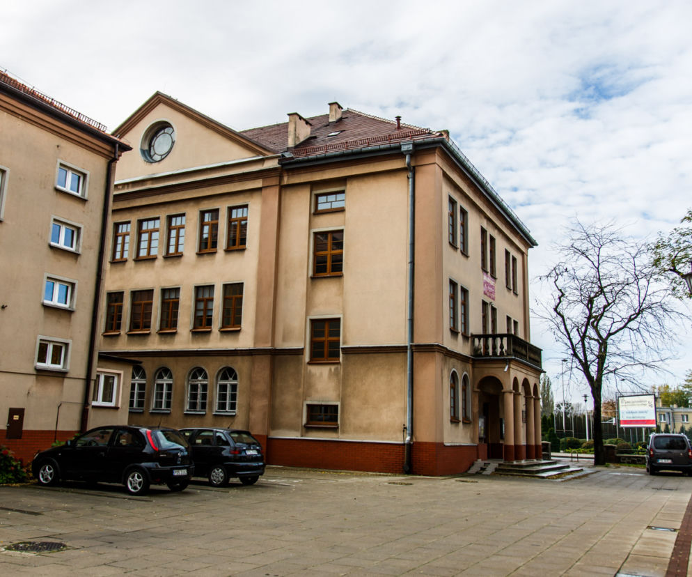 dom katolicki ostrów