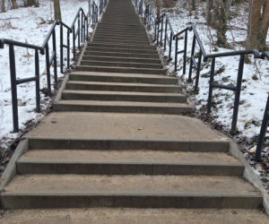 Schody do nieba w Bydgoszczy. Ponad 150 stopni, by dostać się na Wzgórze Wolności