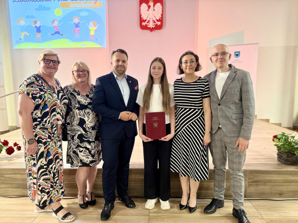 Młode talenty ze Starachowic nagrodzone. Prezydent Marek Materek wręczył stypendia za wybitne wyniki