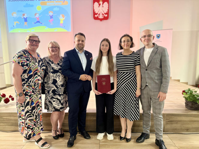 Młode talenty ze Starachowic nagrodzone. Prezydent Marek Materek wręczył stypendia za wybitne wyniki