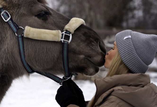 Joanna Krupa odwiedza schronisko dla zwierząt