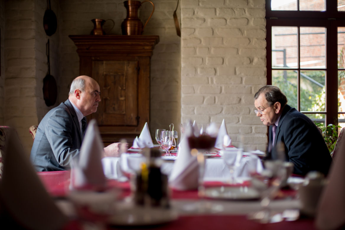Lekarze 4 sezon odcinek 13 (odc. 52). Tadeusz Karkoszka (Krzysztof Jędrysek), Łącki (Marcin Troński)