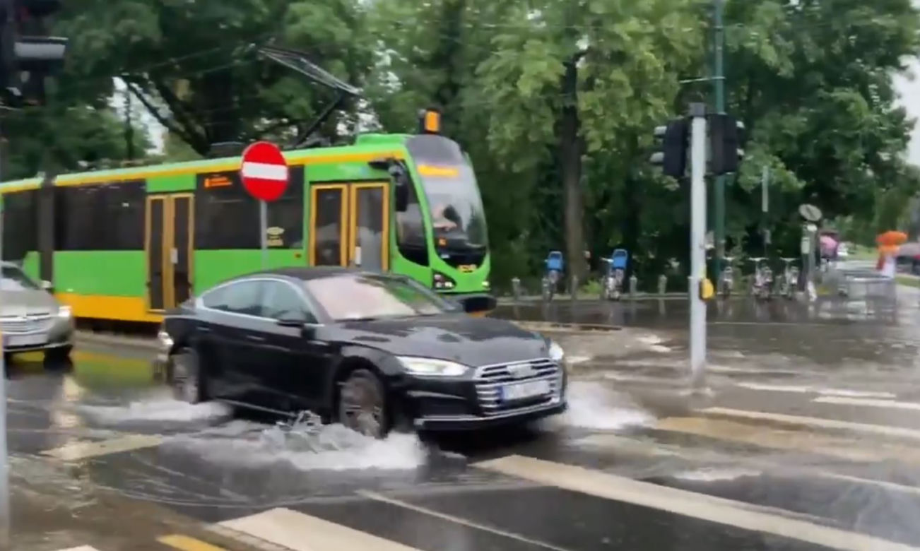 Krajobraz po potężnej burzy. Takiego deszczu nikt w Poznaniu nie widział!