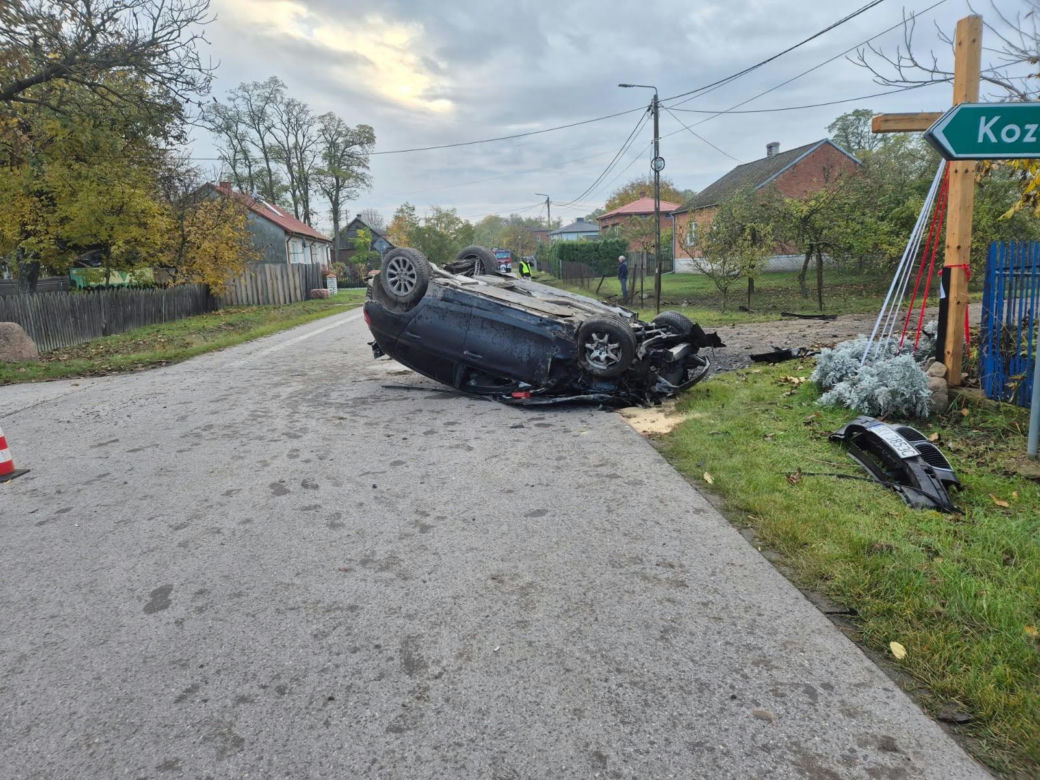 Nocny wypadek w Brzozowej. BMW wypadło z drogi